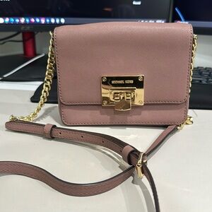 ***LIKE NEW*** Michael Kors Tina crossbody leather clutch bag leather dusty rose